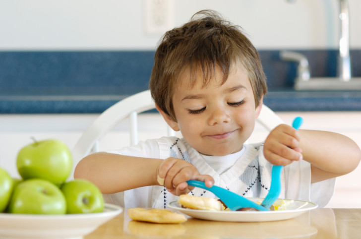 Что можно приготовить ребенку на полдник: варианты и рецепты полезных блюд из творога и других продуктов