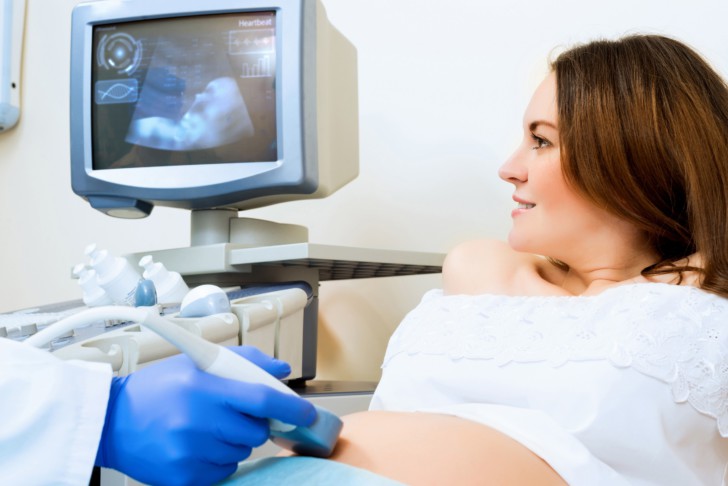 УЗИ при беременности: стоит ли делать на ранних сроках, вредно или нет для плода?