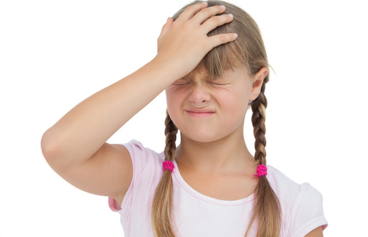 Почему у ребенка часто и сильно болит голова в области лба или затылка: причины жалоб и средства лечения