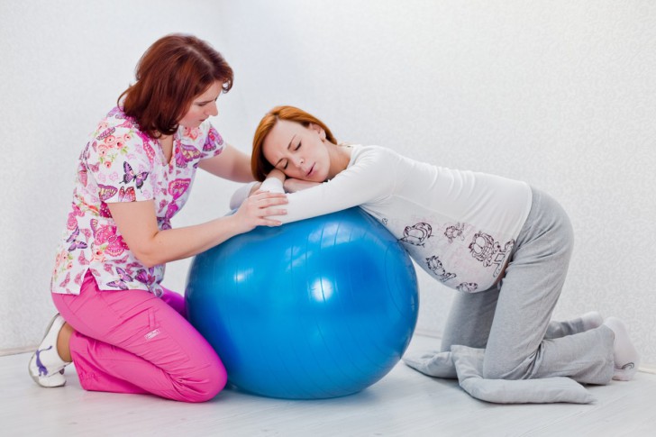 Физкультура для беременных: зарядка, позиционная гимнастика на ранних и поздних сроках, упражнения ЛФК