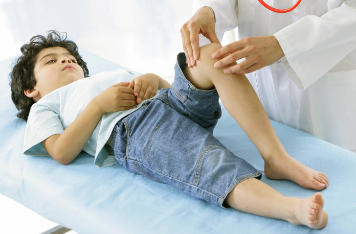 Чаще всего остеомиелитом у детей поражаются длинные кости ног, рук и челюсти 