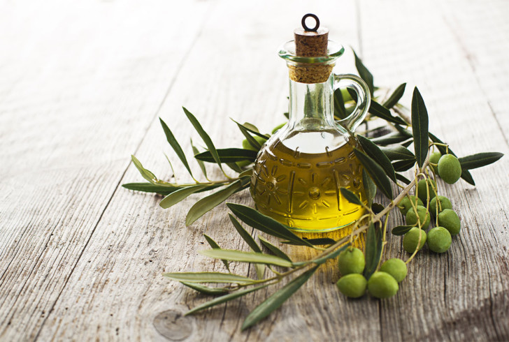 Можно ли во время беременности употреблять оливковое масло натощак, использовать в составе готовых блюд и наружно?