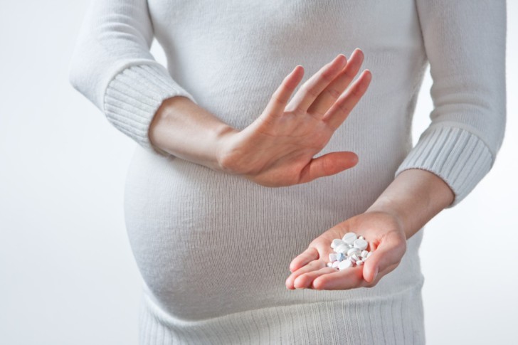 Какие лекарства можно принимать беременным: список медикаментов, разрешенных при беременности