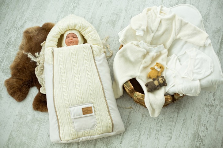 Что нужно для выписки из роддома зимой: одеяло, конверт и другая одежда для новорожденного