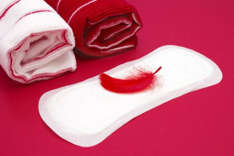 Причины скудных месячных: почему очень плохо и слабо идет менструация, что значат выделения без крови?