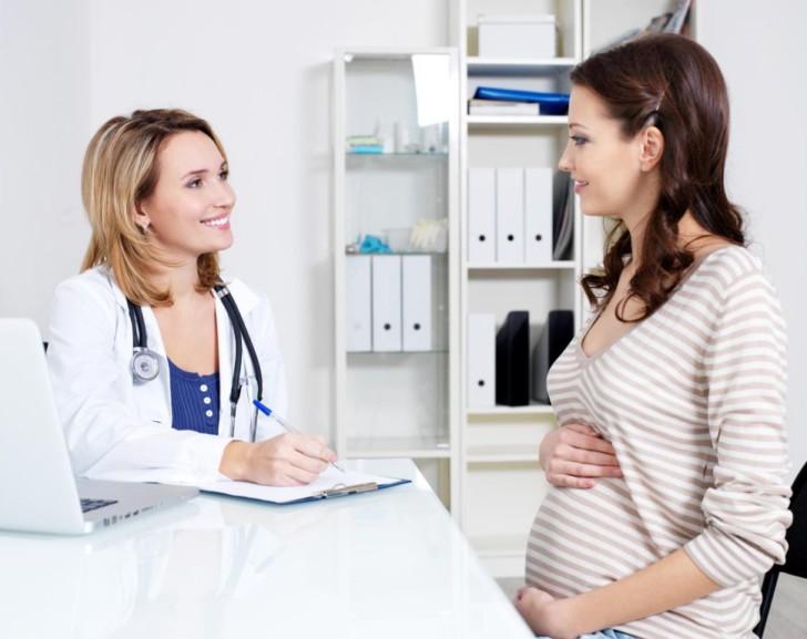 Когда будущей маме следует встать в женскую консультацию на учет, на каком сроке беременности это нужно сделать?