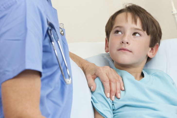 Почему у ребенка болят яички при прикосновении: причины дискомфорта, симптомы и лечение мальчика