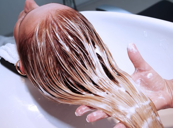 Можно ли стричься и красить волосы женщинам во время беременности, какая краска лучше подходит?