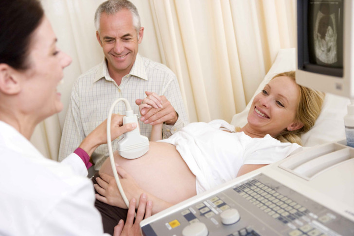 Каковы особенности четвертой беременности, на какой неделе и как проходят роды, можно ли родить быстро и легко?