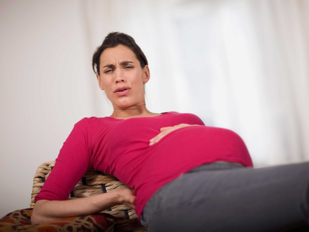 Как начинаются схватки и потуги у первородящих женщин, каковы ощущения, сколько длятся роды при первой беременности?