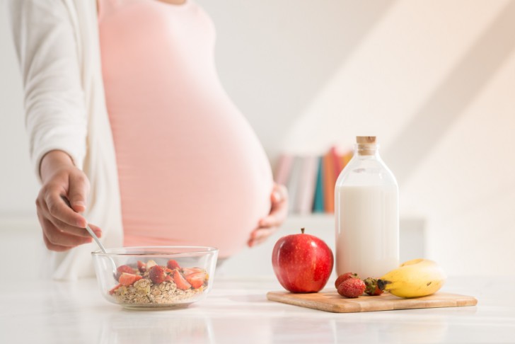 Запор у женщины при беременности: что делать на ранних сроках и как с ним можно бороться в домашних условиях?