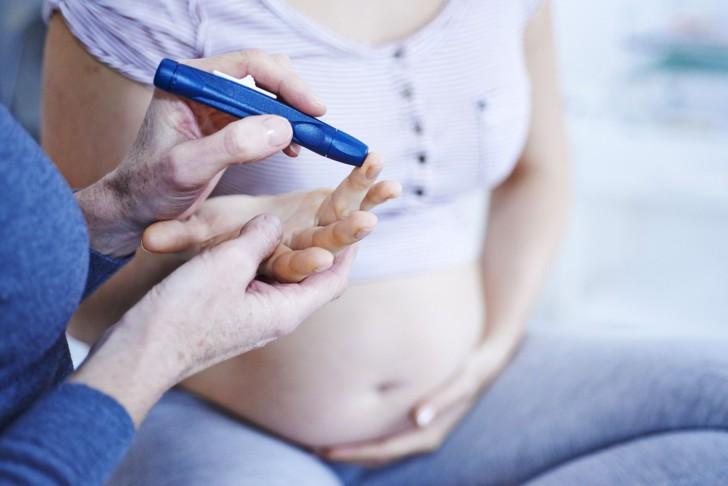 Причины и признаки гестационного сахарного диабета, норма сахара в крови беременной, влияние на плод