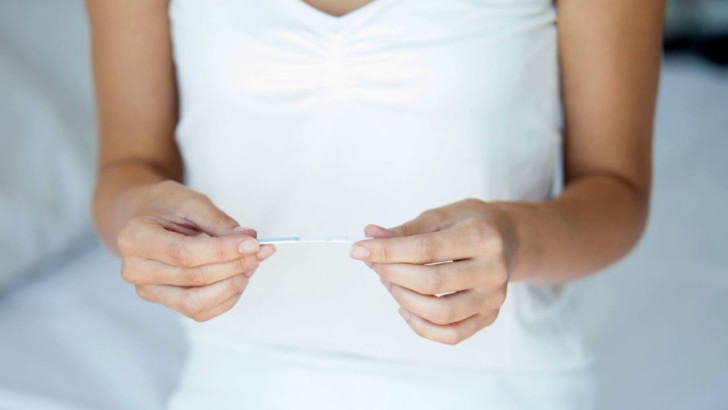 Можно ли во время месячных делать тест на беременность: покажет ли он правильный результат?