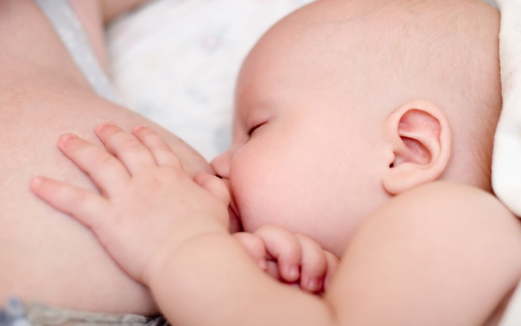 Как кормящей маме увеличить лактацию: какие факторы влияют на количество молока при грудном вскармливании?
