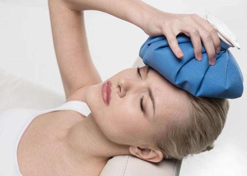 После родов беспокоят частые головные боли: почему болит голова и что делать, если каждый день мигрень?