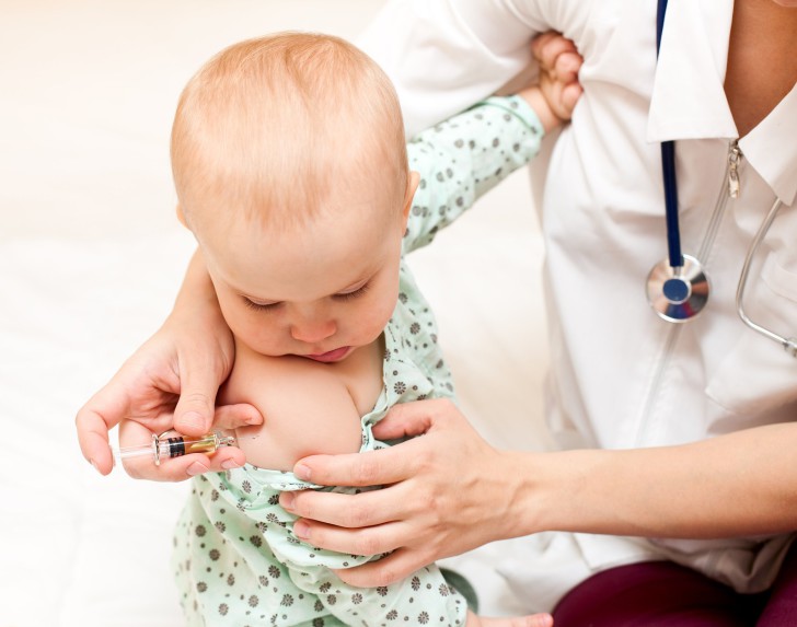 Календарь прививок для детей от рождения до 3 лет: план и таблицы с графиком вакцинации в России