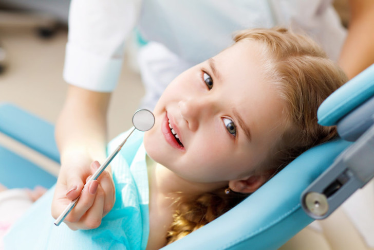 Процедура серебрения молочных зубов у детей при кариесе: преимущества метода и альтернативы