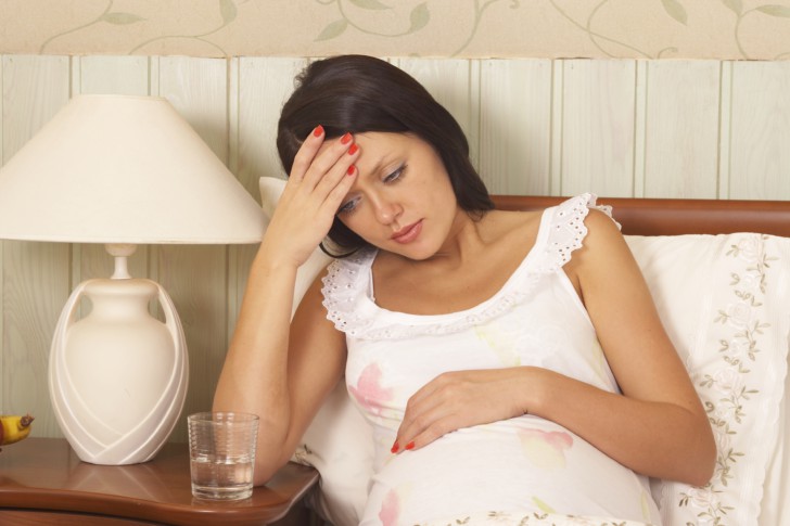 Каковы причины слабости и сонливости во время беременности на ранних и поздних сроках, что делать?