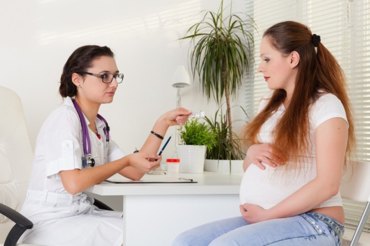 Можно ли забеременеть и родить при миоме матки, каковы особенности течения беременности и родов при такой проблеме?