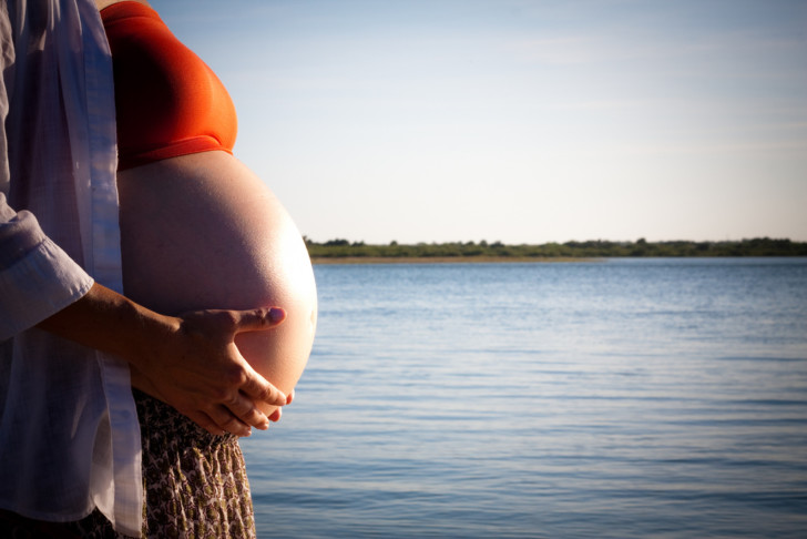 Можно ли беременным заниматься аквааэробикой и плавать в бассейне: польза и вред занятий в воде