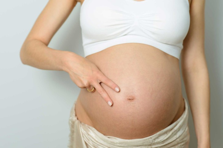 Признаки беременности тройней и двойней на ранних сроках, развитие плодов по неделям, ощущения женщины