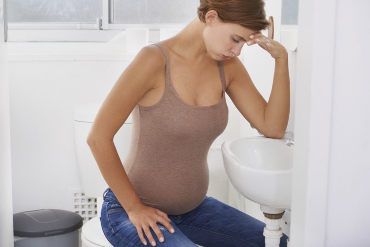 Запор у женщины при беременности: что делать на ранних сроках и как с ним можно бороться в домашних условиях?