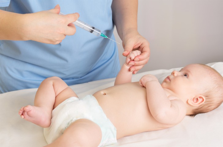 В каком возрасте детям можно делать прививку от ротавируса, зачем нужна вакцинация против инфекции?
