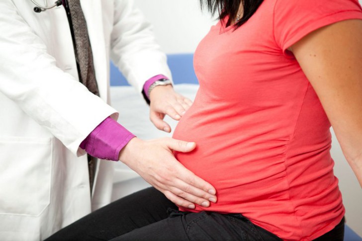 Чернослив от запора во время беременности: насколько эффективен и как применять?