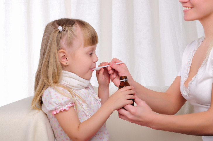 Инструкция по применению капель и сиропа Стоптуссин для лечения кашля у детей