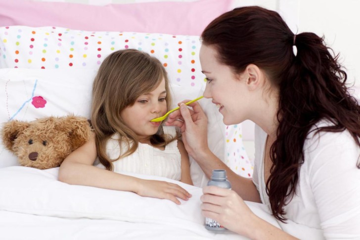 Чем быстро вылечить простуду у ребенка, что дать при первых признаках болезни: лекарства и народные средства