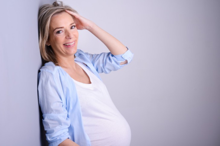 Можно ли забеременеть и родить во время климакса, если уже нет месячных?