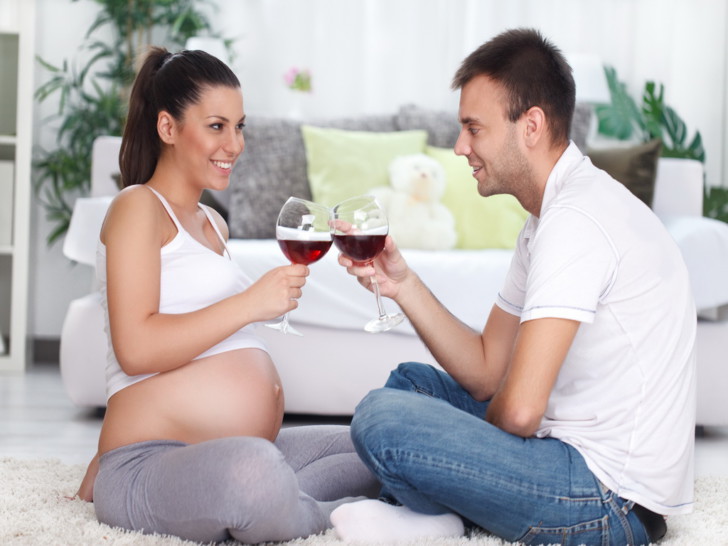 Можно ли беременным пить красное и белое вино на ранних и поздних сроках беременности, и если да, то сколько?