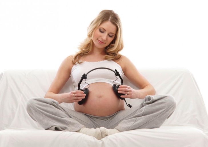 Что происходит на 38 неделе беременности с малышом и мамой, какие выделения допустимы, как можно родить раньше?