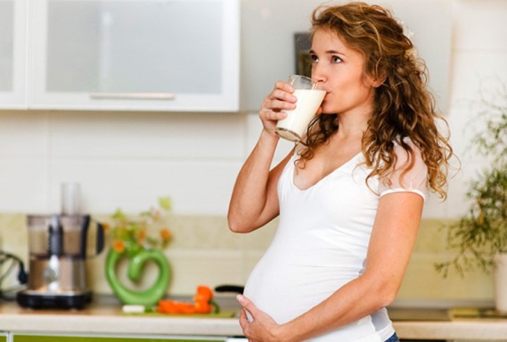 Вкус кислоты во рту при беременности: почему возникает неприятный привкус на ранних сроках, что делать?