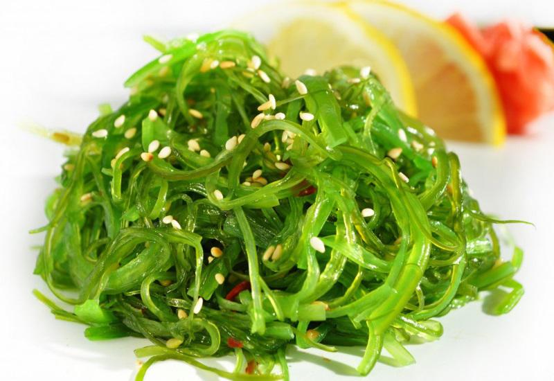 Полезные свойства и вред морских водорослей чука: что же это такое, сколько в них калорий, из чего делают салат?