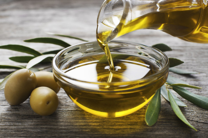 Помогает ли от растяжек при беременности оливковое масло, как его правильно применять?