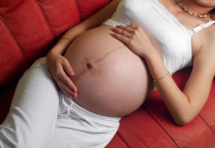 Что происходит с сосками во время беременности: как изменяется их цвет, почему они темнеют и болят?