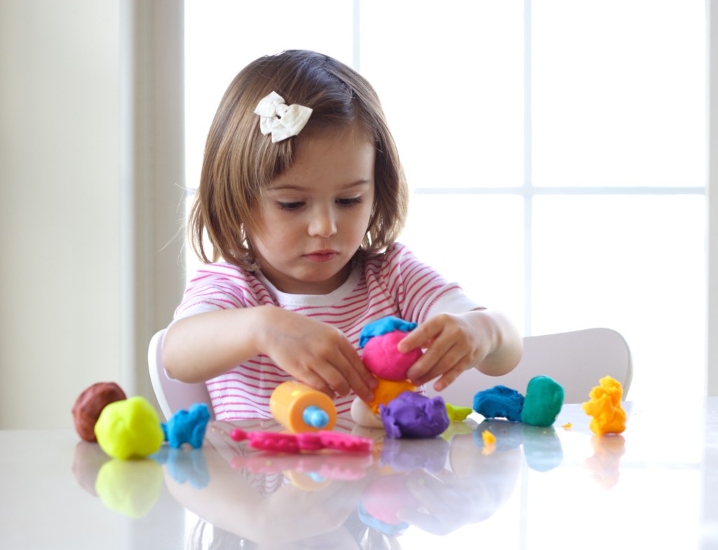 Развивающие и другие игры для мальчиков и девочек 2-3 лет, изготовление поделок детьми своими руками