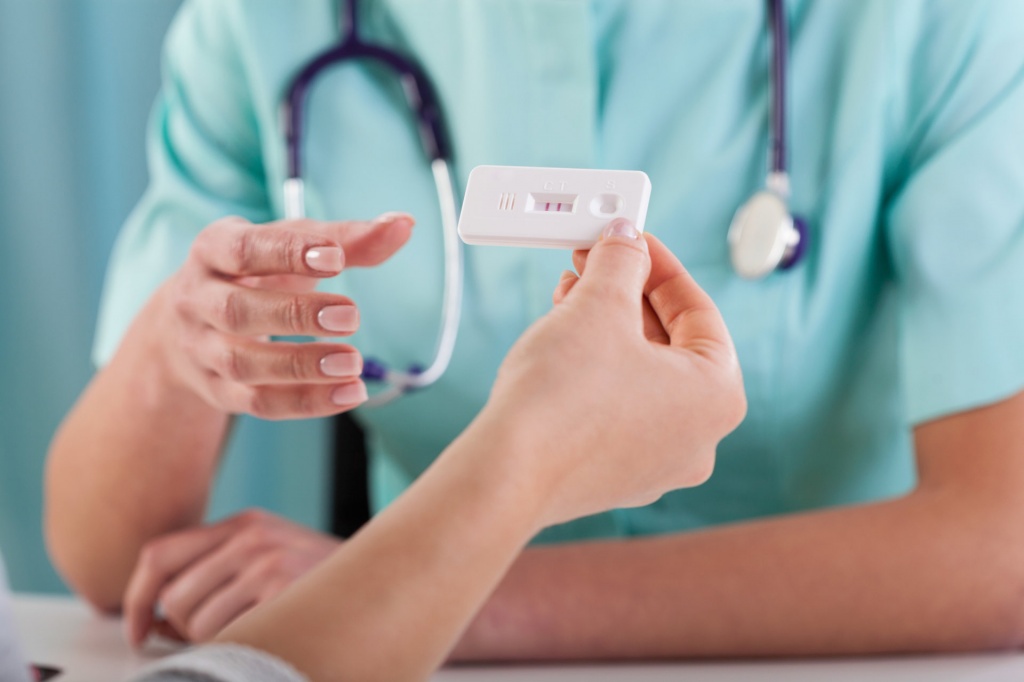 Как на осмотре гинеколог определяет беременность на ранних сроках и когда нужно делать УЗИ?