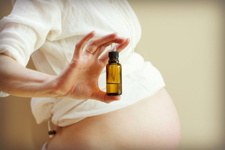 Масла от растяжек при беременности: какая смесь помогает избавиться от целлюлита и что делать для профилактики?