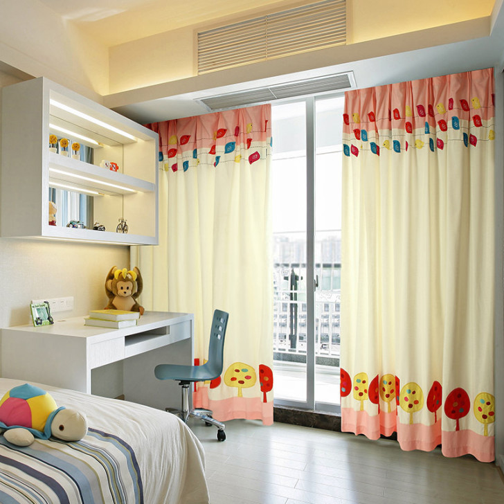 Выбор жалюзи и штор в детскую комнату для мальчика и девочки: 45 фото-идей