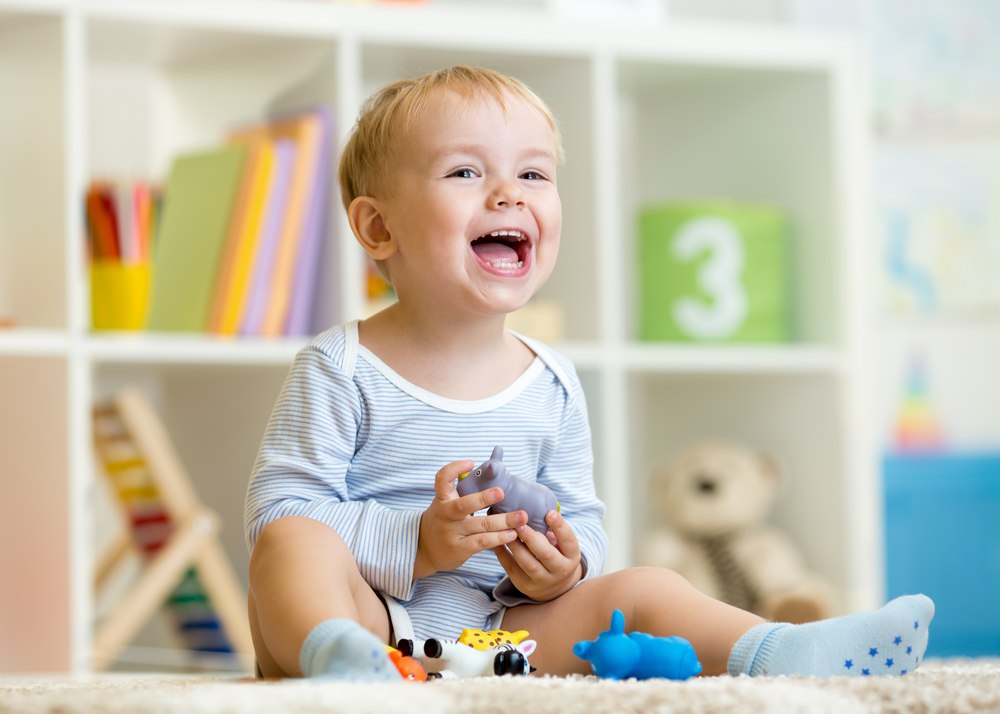 Что должен знать и уметь малыш в 2,5 года: особенности развития ребенка по месяцам до трех лет