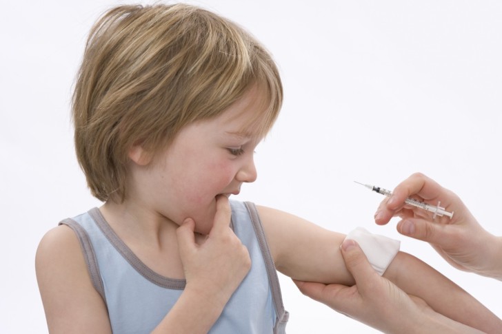 Прививка для детей против кори: в каком возрасте делают вакцинацию и сколько раз график и срок действия