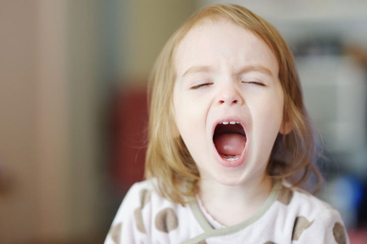 Почему у ребенка плохо пахнет изо рта: причины, лечение и профилактика неприятного запаха