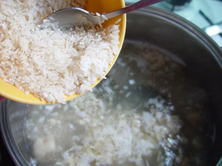 Рецепт приготовления рисового отвара для грудничка и ребенка старшего возраста при поносе и отравлении