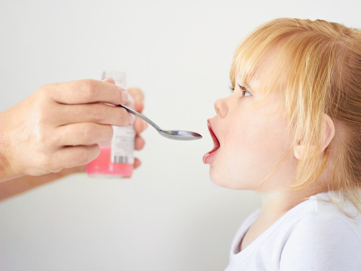 Ребенок уже долго кашляет, и ничего не помогает: чем лечить затяжной кашель?