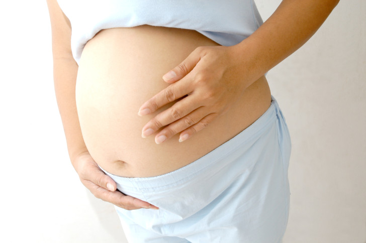 Где располагается кишечник у женщины во время беременности и что делать, если он болит?