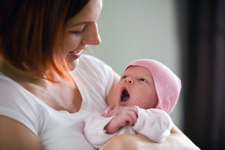 Почему у новорожденного косит один или оба глаза, и когда проходит косоглазие?