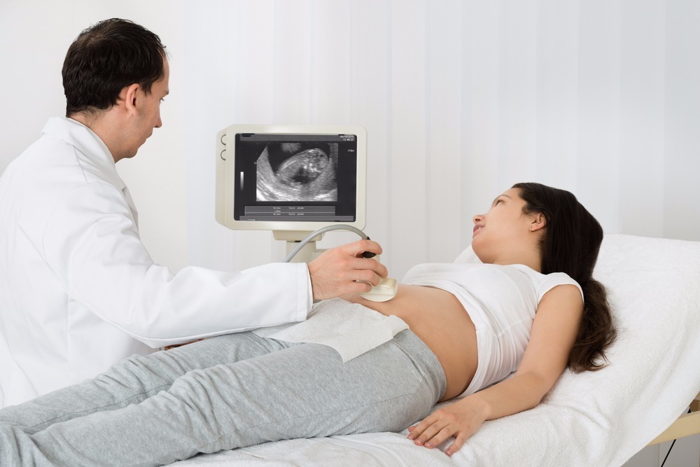 Как на осмотре гинеколог определяет беременность на ранних сроках и когда нужно делать УЗИ?