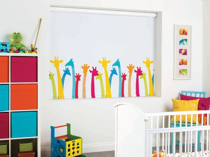 Выбор жалюзи и штор в детскую комнату для мальчика и девочки: 45 фото-идей